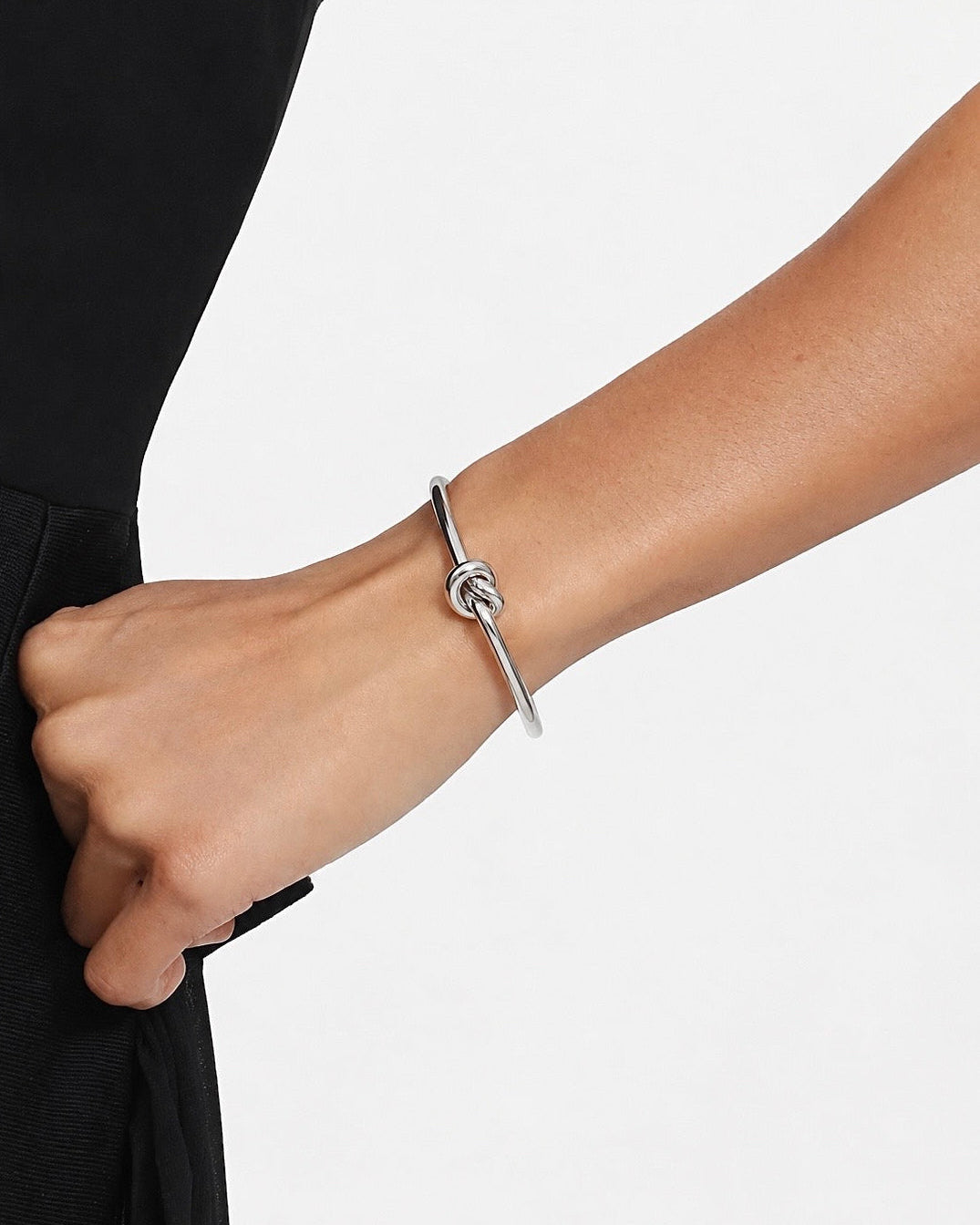 Knot Bangle Marina Blanche