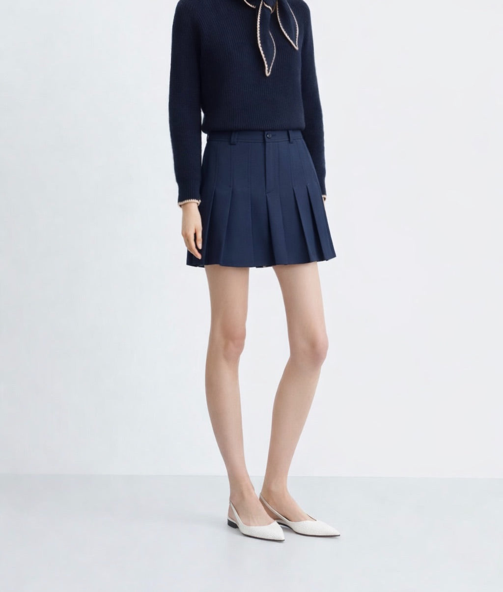 Pleated Tailored Short Marina Blanche